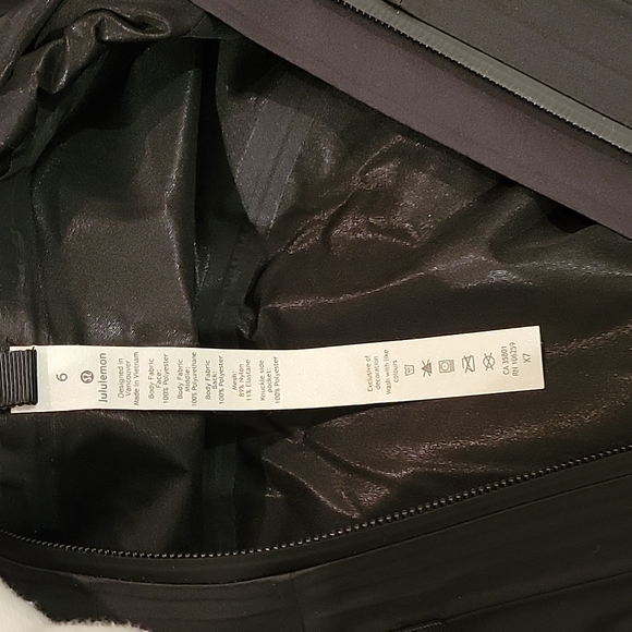 SOLD** Lululemon Break a Trail Jacket - 6 - Picture 11 of 15